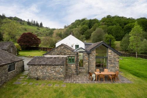 Panoramic Views & Spacious Living by LetMeStay in Grasmere