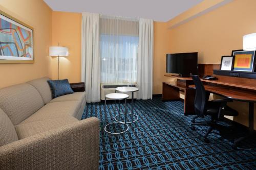 Fairfield Inn & Suites by Marriott Raleigh Capital Blvd./I-540 - image 11