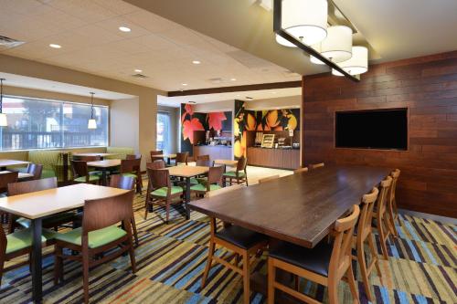 Fairfield Inn & Suites by Marriott Raleigh Capital Blvd./I-540 - image 9