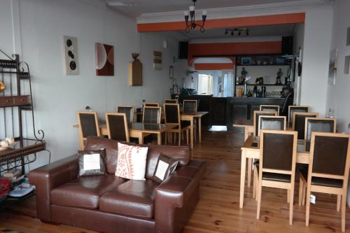 Shananagens Guesthouse - image 4