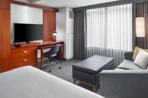 Courtyard by Marriott Washington D.C./Foggy Bottom - image 6