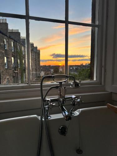 Georgian 4 Bedroom 3 Bathroom New Town Apartment, Edimburgo (foto 5)