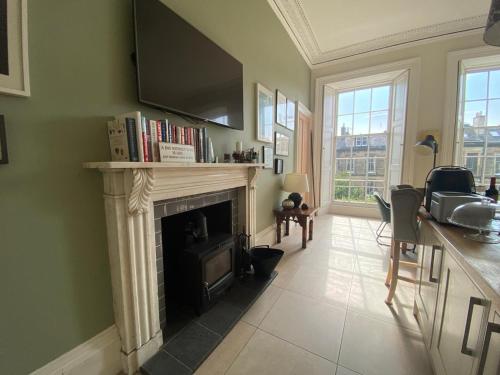 Georgian 4 Bedroom 3 Bathroom New Town Apartment, Edimburgo (foto 6)