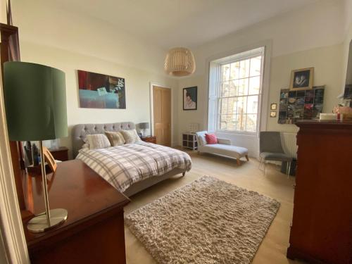 Georgian 4 Bedroom 3 Bathroom New Town Apartment, Edimburgo (foto 9)