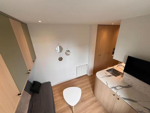 Studio Melun Peaceful Area 5 min to Train Station in Μελούν