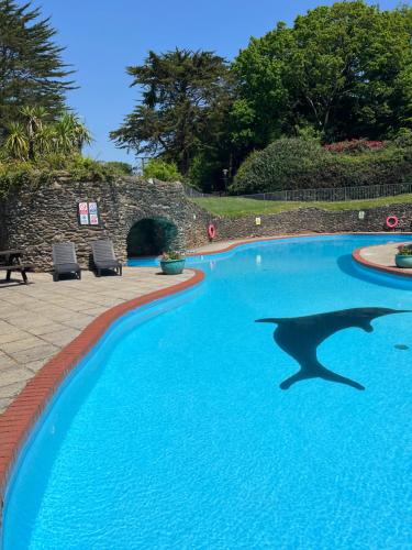 Peldbaseins, Hollyhocks Holiday Home- 2 bedroomed ground floor apartment sleeps 5 in Modbury