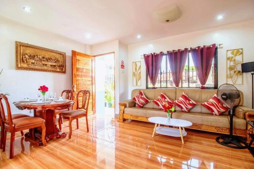Romantic Getaway》Balcony+Garden View & Fast Wi-Fi in Liloan