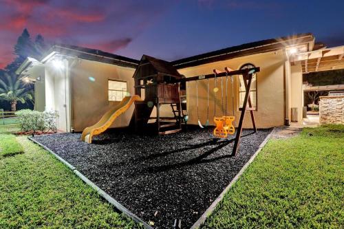 Létesítmények, Villa wpool mini-golf firepits in Davie (FL)