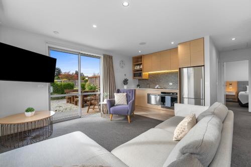 Deluxe Two-Bedroom Apartment