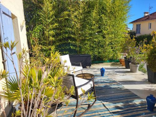 Studio independant avec terrasse a Juan les Pins in Trois Moulins