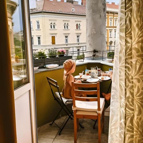 Central Panorama Balcony ,2AC,2BR Renovated - Apartment - Budapest