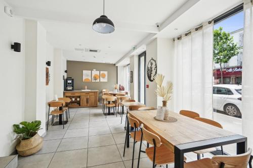 Lobby, Hôtel Le National Clichy Paris in Clichy