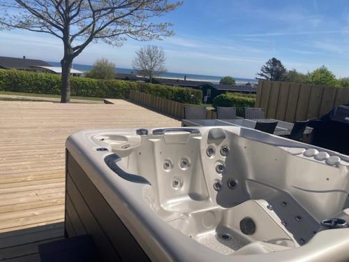 Hot tub, Coasthouse ved havet in Oster Hurup