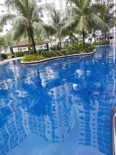 Shore 2 Residences high speed Internet walking distance to MOA and IKEA, Manila