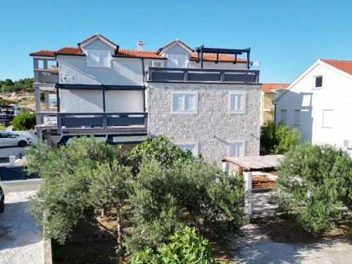 Apartments Leona - Rogoznica