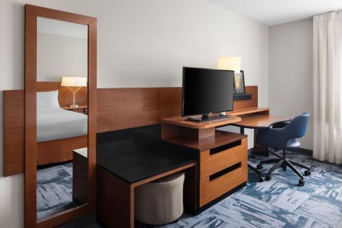 Fairfield Inn & Suites by Marriott Orlando Kissimmee/Celebration - image 7