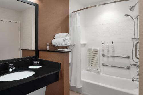Fairfield Inn & Suites by Marriott Orlando Kissimmee/Celebration - image 13