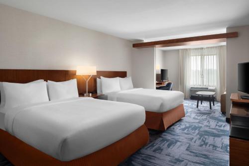 Suite, 2 Queen, Sofa bed