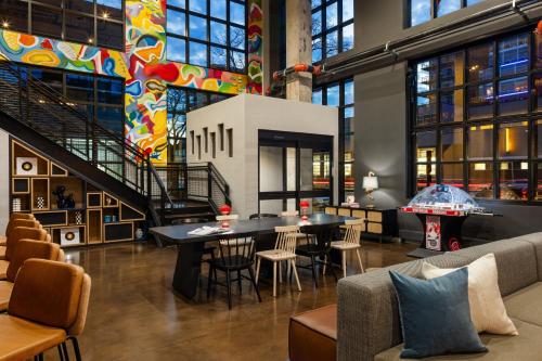 Moxy Madison Downtown - image 14