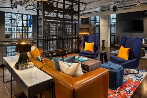 Moxy Madison Downtown - image 11