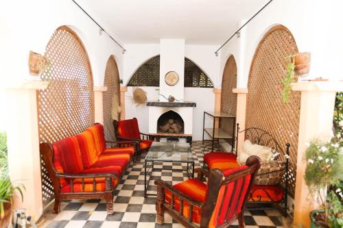 Iekārtas, Riad Isla in Ghazoua