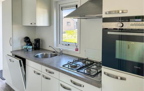 keuken, Vakantiepark De Zeeuwse Parel in Tholen