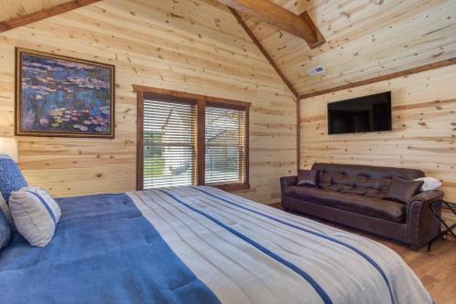 Serenity Mountain Pool Lodge cabin