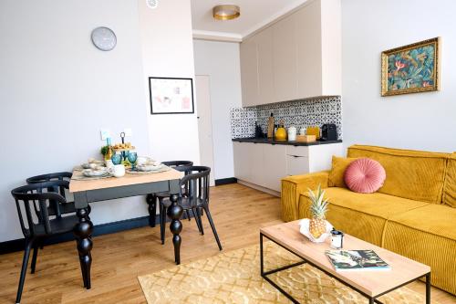 кухня, BAST Babichy 29 DOM Apartamenty MANDORIA , Rodzina , Family , Orientarium , PTAK , Parking bezpłatny (BAST Babichy 29 DOM Apartamenty MANDORIA , Rodzina , Family , Orientarium , PTAK , Parking bezplatny) in Rzgów