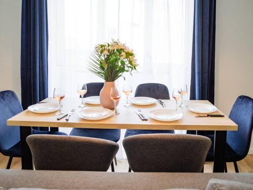 Angel - Old Town Centre 3