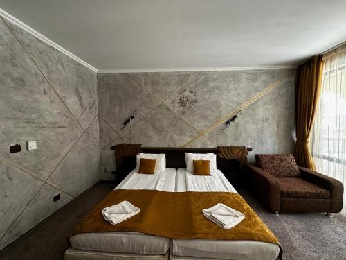 Babylon Hotel - image 12