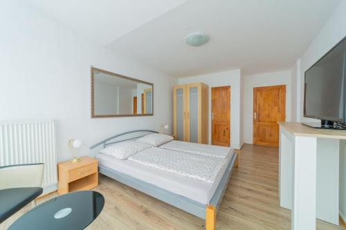 1 queen bed