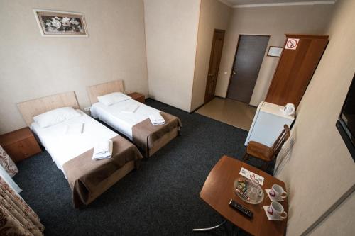 2 twin beds