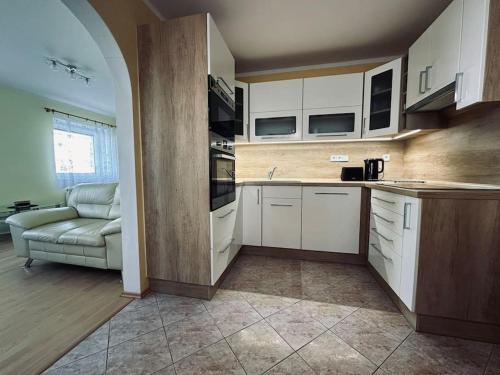 ห้องครัว, Ubytování na vesnici (Ubytovani na vesnici) in เมอร์คลิน