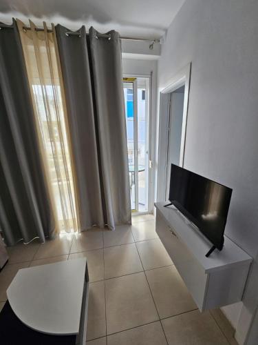 Family Room with Side Sea View image 7