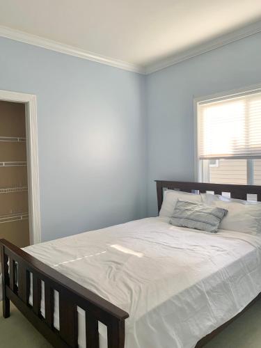 2 Bedroom 1 Bath in SHARE HOUSE at Coquitlam Central Mall & skytrain in Port Coquitlam, Canada