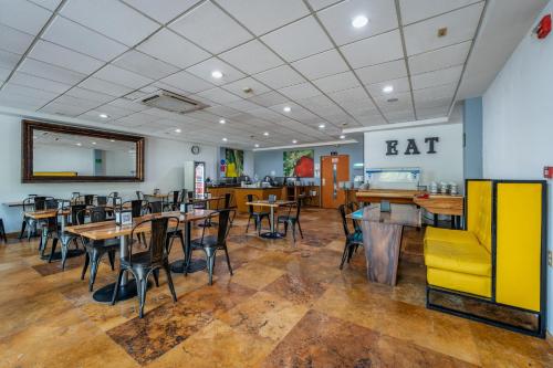 Restaurant, Hotel La Venta Inn Villahermosa in Oropeza