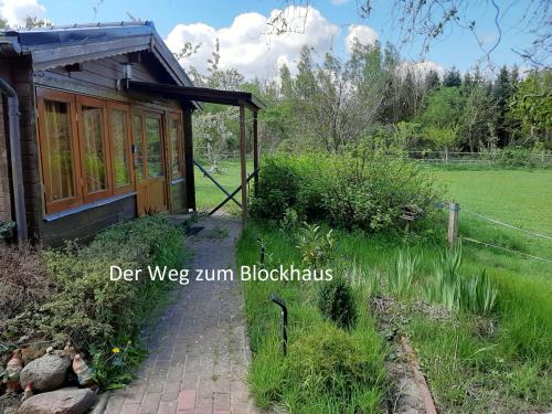 Viesnīcas āriene, Blockhaus Questin steht für Ruhe und Erholung (Blockhaus Questin steht fur Ruhe und Erholung) in Alt Bukow
