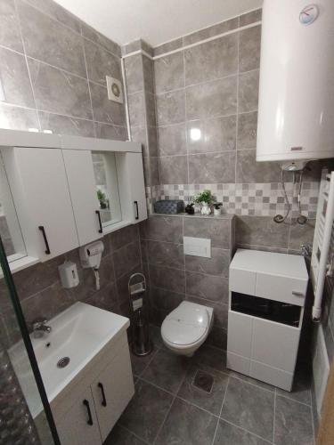 Apartman Tina  kod hotela Sunce - image 5