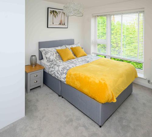 Luxury 5 Bedroom House With Parking