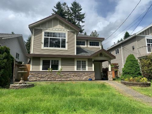 2 Bedroom 1 Bath in SHARE HOUSE at Coquitlam Central Mall & skytrain in Port Coquitlam, Canada