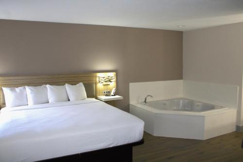 Baymont Inn & Suites by Wyndham San Marcos - image 7