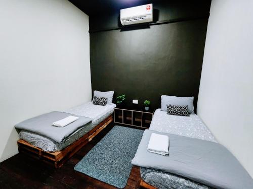 Upspot Kuching Waterfront Premium Hostel Room Type - Budget Double Room