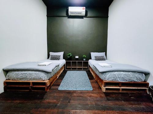 Upspot Kuching Waterfront Premium Hostel Room Type - Budget Double Room