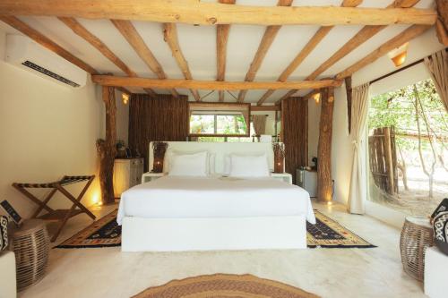 Eteka Slow Beach Hotel in Tierra Bomba