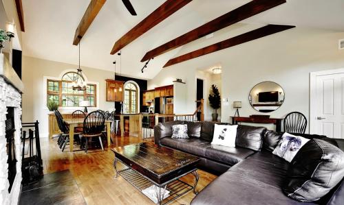 . Chalet 25 Chemin des Skieurs by Chalets Alpins