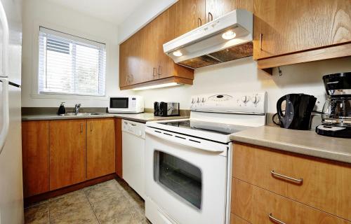 Condo 203 33 Chemin du Hameau by Les Chalets Alpins in Stoneham (QC)