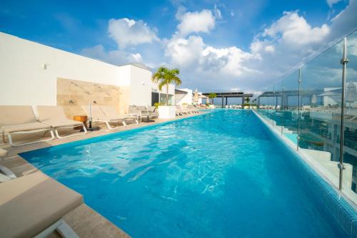SERENADA in Playa del Carmen, Mexico