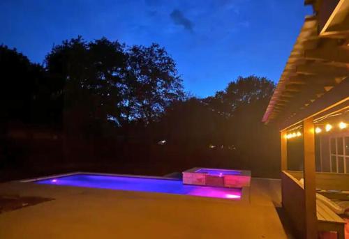 ジョンソンシティ (TX) Private Pool & Hot Tub! Charming Hill Country Home Minutes to Wineries/Shops! 4つ星 シングルルーム 客室