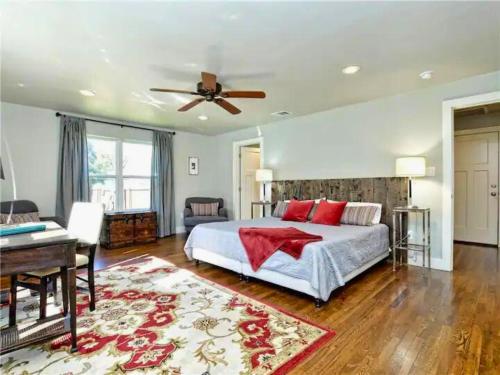 ジョンソンシティ (TX) Private Pool & Hot Tub! Charming Hill Country Home Minutes to Wineries/Shops! 4つ星 シングルルーム スイート