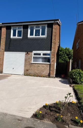 A szálláshely kívülről, Anita Croft in Perry Common